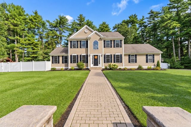 3 Autumn Dr, Wareham, MA 02576
