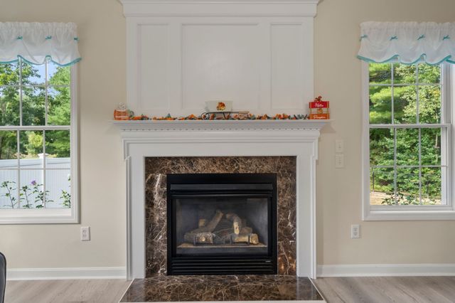 3 Autumn Dr, Wareham, MA 02576
