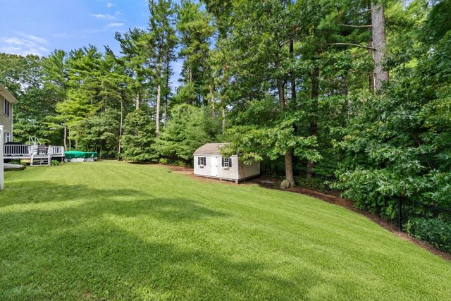 3 Autumn Dr, Wareham, MA 02576