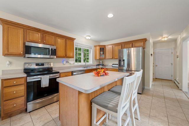 3 Autumn Dr, Wareham, MA 02576