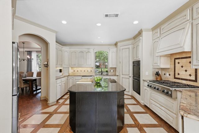 200 Mosswood Drive, Argyle, TX 76226