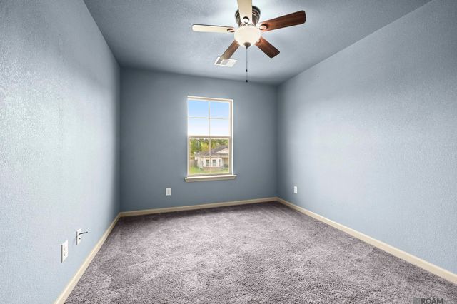 35055 Madisonville Dr, Denham Springs, LA 70706