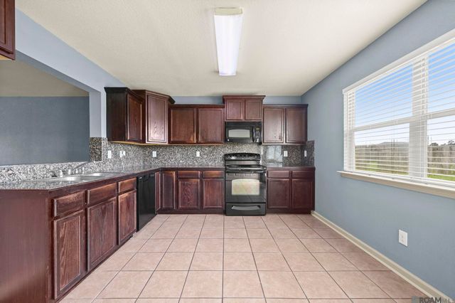 35055 Madisonville Dr, Denham Springs, LA 70706