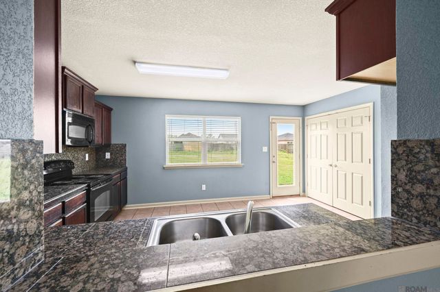 35055 Madisonville Dr, Denham Springs, LA 70706