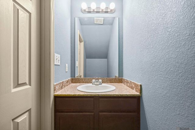 35055 Madisonville Dr, Denham Springs, LA 70706