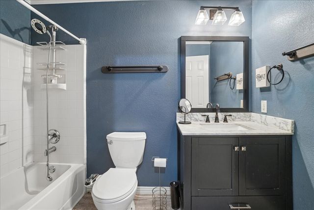 1004 Cedarbrook Circle, Grand Prairie, TX 75052