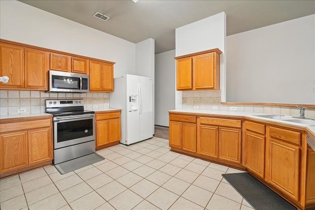 1004 Cedarbrook Circle, Grand Prairie, TX 75052