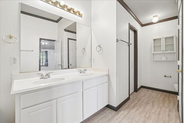 1004 Cedarbrook Circle, Grand Prairie, TX 75052