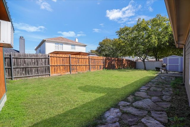 1004 Cedarbrook Circle, Grand Prairie, TX 75052