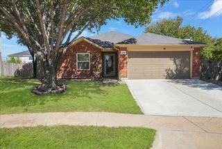 1004 Cedarbrook Circle, Grand Prairie, TX 75052