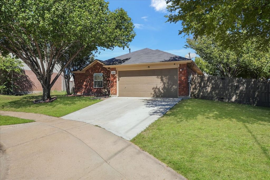 1004 Cedarbrook Circle, Grand Prairie, TX 75052 — photo 3