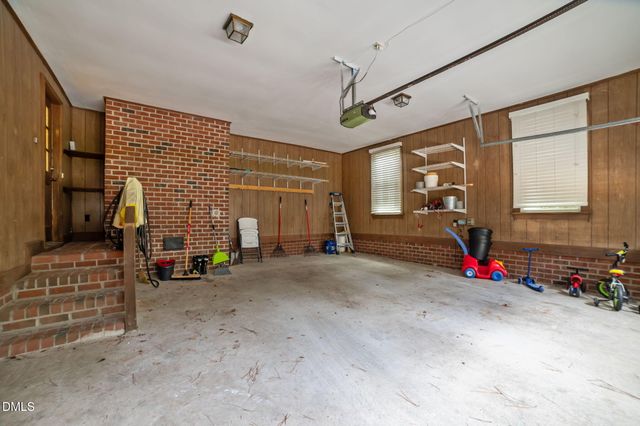 607 Queen Annes Road, Greenville, NC 27858