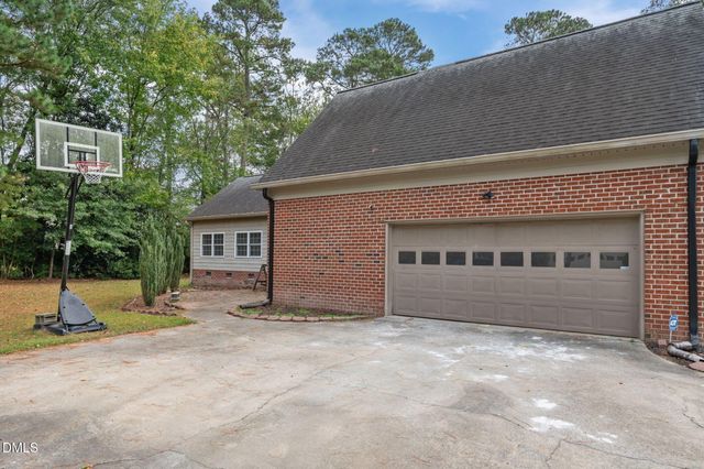 607 Queen Annes Road, Greenville, NC 27858