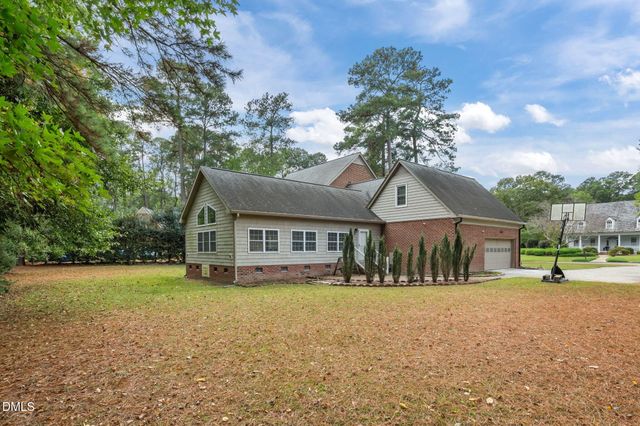 607 Queen Annes Road, Greenville, NC 27858