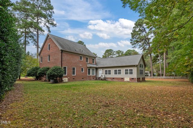 607 Queen Annes Road, Greenville, NC 27858