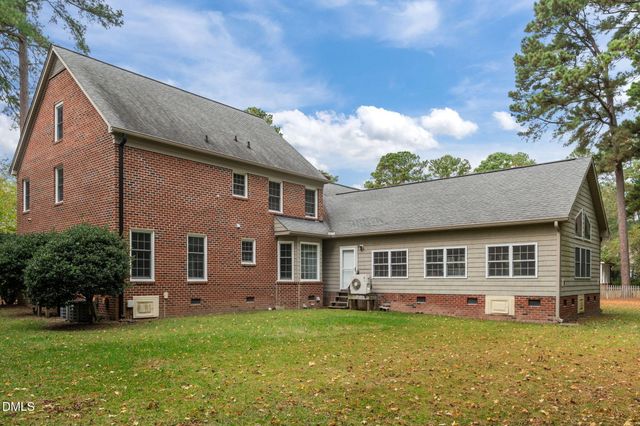 607 Queen Annes Road, Greenville, NC 27858