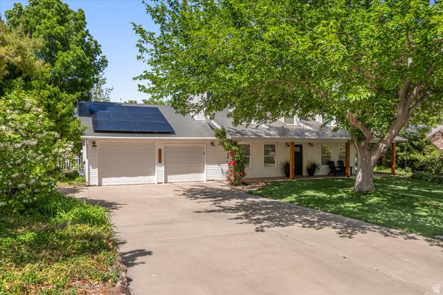 246 W MOUNTAIN CHARM RD, Toquerville, UT 84774