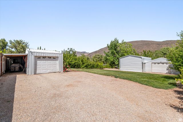 246 W MOUNTAIN CHARM RD, Toquerville, UT 84774