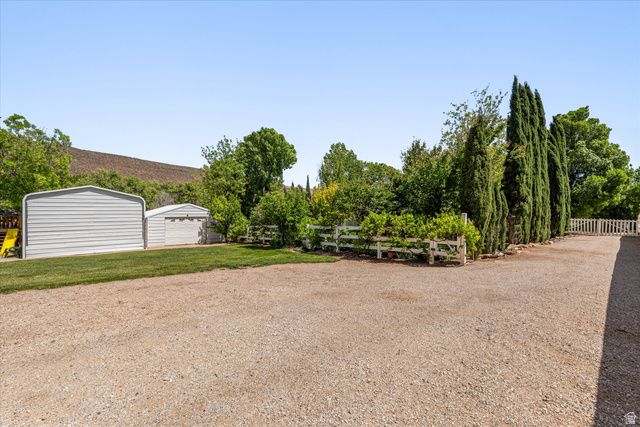 246 W MOUNTAIN CHARM RD, Toquerville, UT 84774