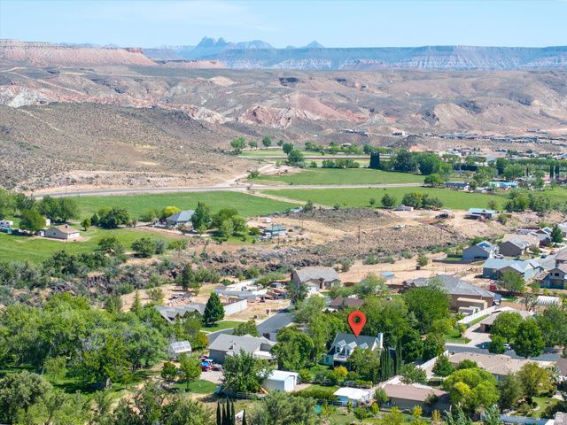 246 W MOUNTAIN CHARM RD, Toquerville, UT 84774