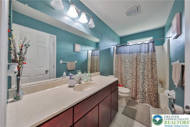 1196 Glassywing Place, Upper Macungie Twp, PA 18031