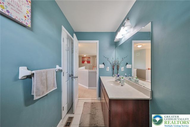 1196 Glassywing Place, Upper Macungie Twp, PA 18031