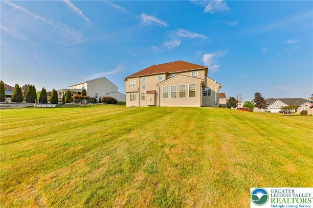 1196 Glassywing Place, Upper Macungie Twp, PA 18031