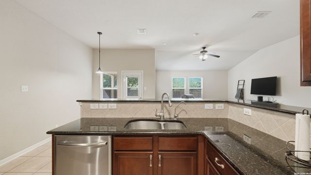13511 BILTMORE LKS, Live Oak, TX 78233