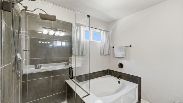 13511 BILTMORE LKS, Live Oak, TX 78233