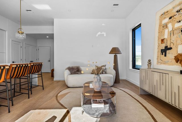 125 Addison Street 6, Boston, MA 02128