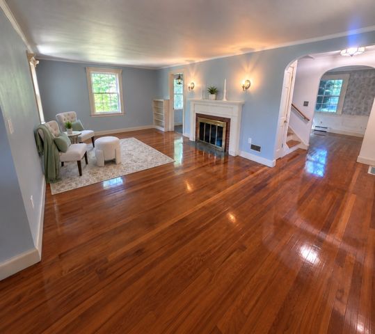 11 Homestead Road, Lynnfield, MA 01940