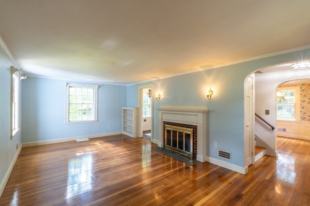 11 Homestead Road, Lynnfield, MA 01940