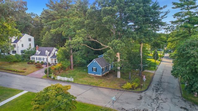 11 Homestead Road, Lynnfield, MA 01940