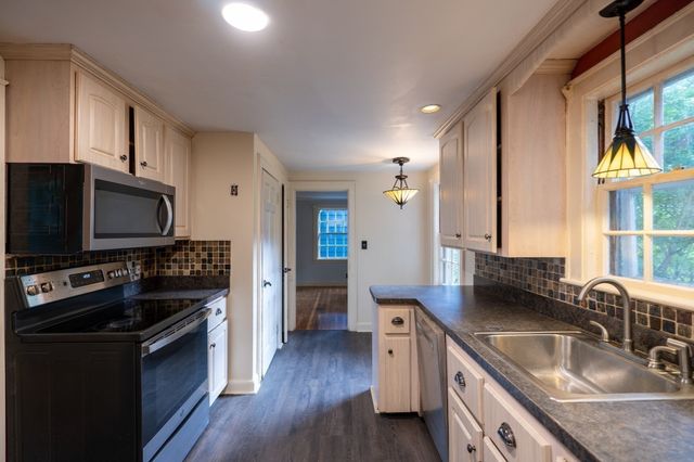 11 Homestead Road, Lynnfield, MA 01940