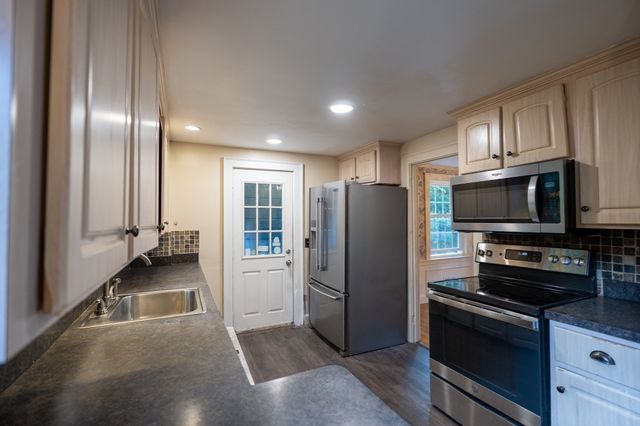 11 Homestead Road, Lynnfield, MA 01940
