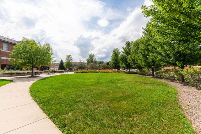 119 E Railroad Avenue, Bartlett, IL 60103