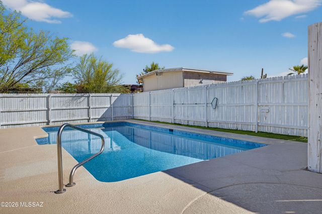3662 W Wesleyan Drive, Tucson, AZ 85741