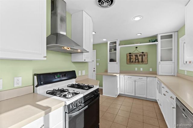 7275 Merrybrook, West Bloomfield, MI 48322