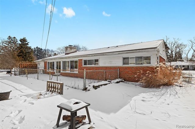 7275 Merrybrook, West Bloomfield, MI 48322