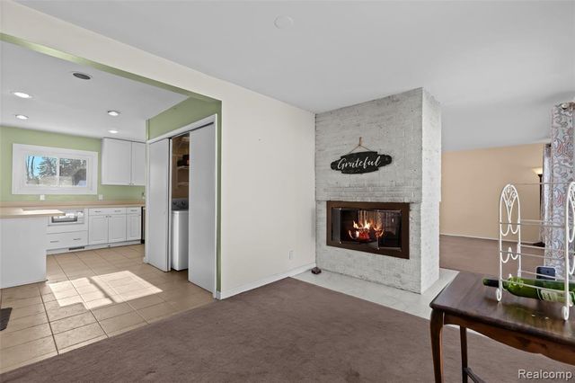 7275 Merrybrook, West Bloomfield, MI 48322