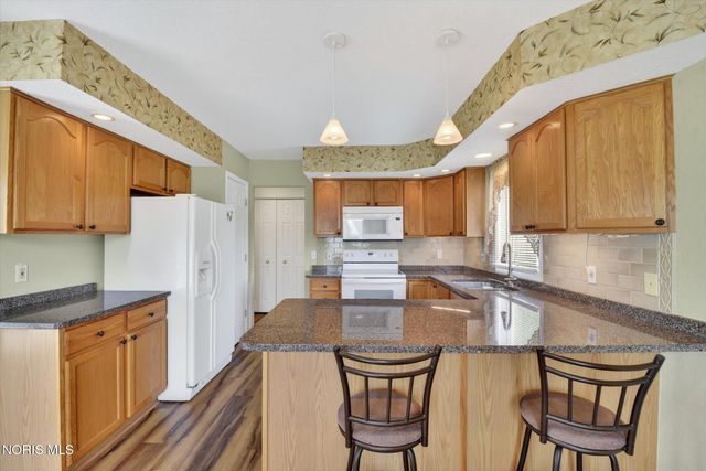 4331 N Watercrest Drive, Toledo, OH 43614