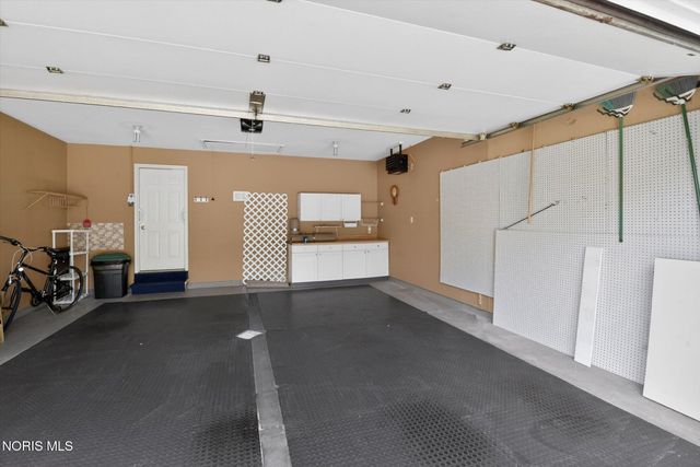 4331 N Watercrest Drive, Toledo, OH 43614