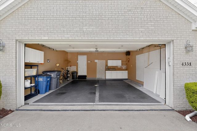 4331 N Watercrest Drive, Toledo, OH 43614