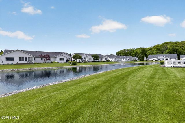 4331 N Watercrest Drive, Toledo, OH 43614