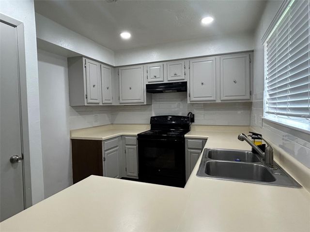17311 Heritage Bay Drive, Webster, TX 77598