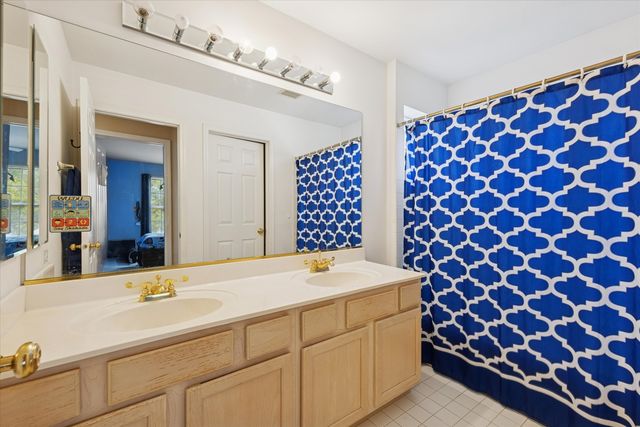 1618 Astor Avenue, Oakbrook Terrace, IL 60181