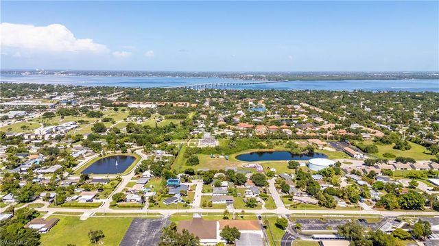 4220 Deleon ST, Fort Myers, FL 33901