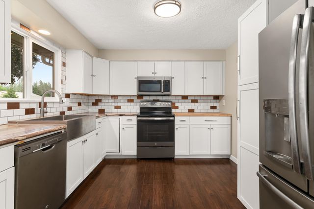 612 E Roundtable Cir, Spokane, WA 99218
