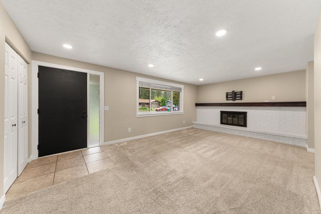 612 E Roundtable Cir, Spokane, WA 99218