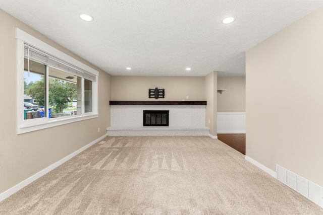 612 E Roundtable Cir, Spokane, WA 99218
